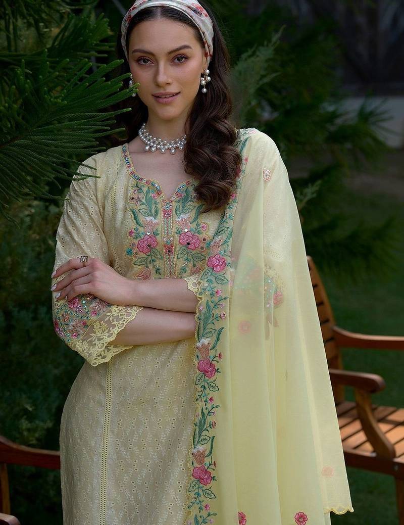 Women Floral Embroidered Regular Mirror Work Pure Cotton Kurta with Trousers & With Dupatta