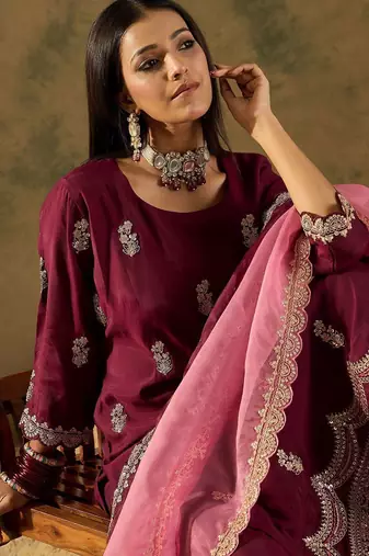Women Floral Embroidered Regular Sequinned Kurta with Trousers & With Dupatta