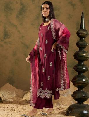 Women Floral Embroidered Regular Sequinned Kurta with Trousers & With Dupatta 5