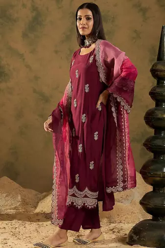 Women Floral Embroidered Regular Sequinned Kurta with Trousers & With Dupatta