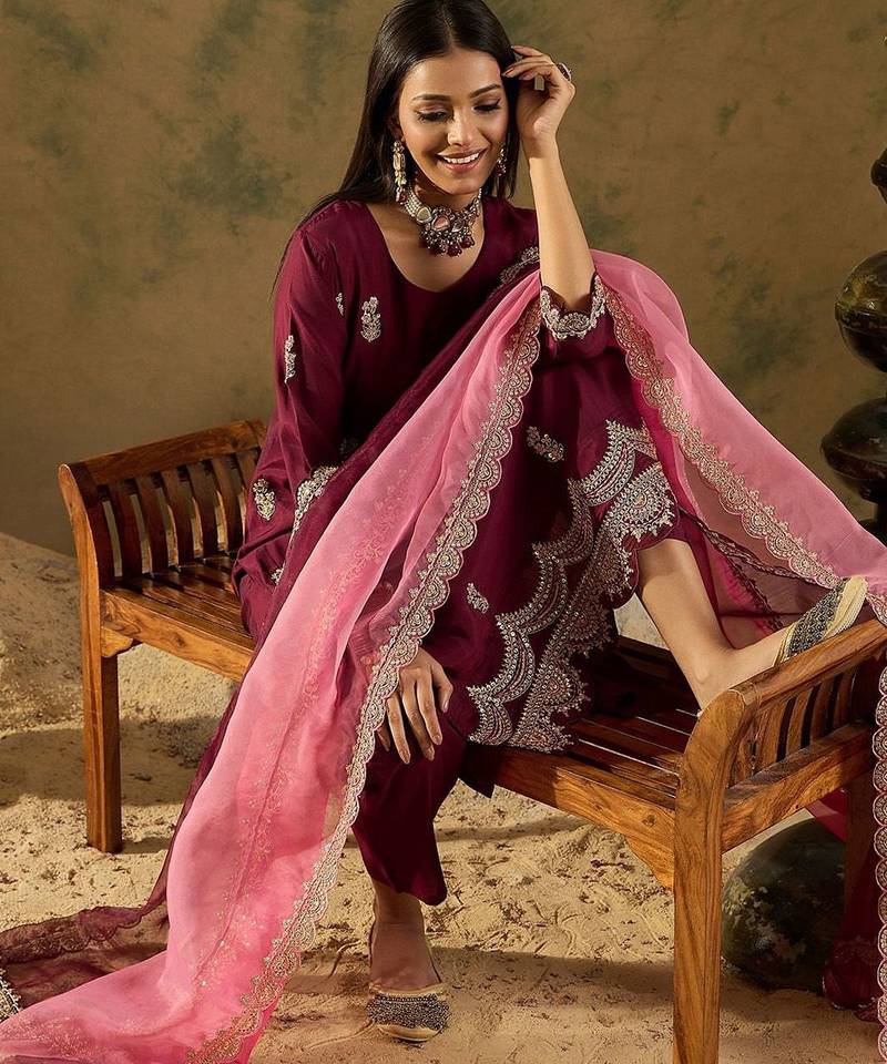 Women Floral Embroidered Regular Sequinned Kurta with Trousers & With Dupatta