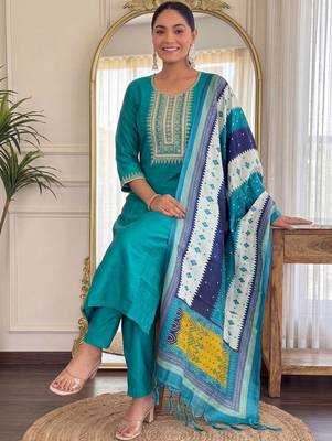 Women Ethnic Motifs Embroidered Regular Thread Work Kurta with Trousers & With Dupatta 2