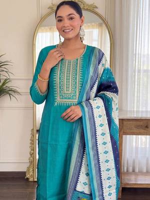 Women Ethnic Motifs Embroidered Regular Thread Work Kurta with Trousers & With Dupatta 3
