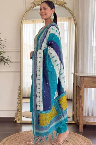 Women Ethnic Motifs Embroidered Regular Thread Work Kurta with Trousers & With Dupatta