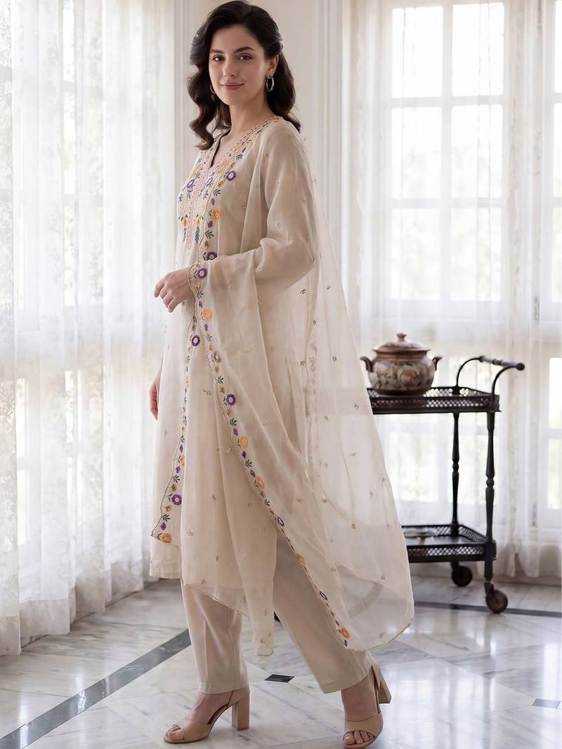 Women Floral Embroidered Regular Thread Work Kurta with Trousers & With Dupatta