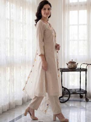 Women Floral Embroidered Regular Thread Work Kurta with Trousers & With Dupatta 3