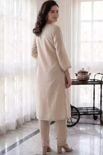 Women Floral Embroidered Regular Thread Work Kurta with Trousers & With Dupatta