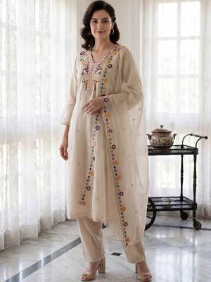 Women Floral Embroidered Regular Thread Work Kurta with Trousers & With Dupatta 6