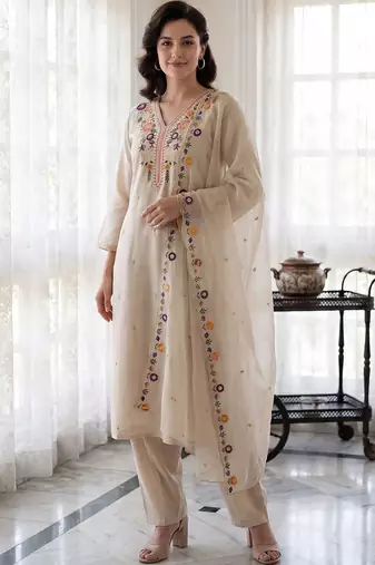 Women Floral Embroidered Regular Thread Work Kurta with Trousers & With Dupatta