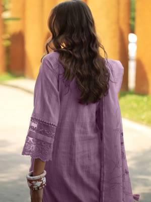 Women Floral Yoke Design Thread Work Linen Kurta with Trousers & With Dupatta 6