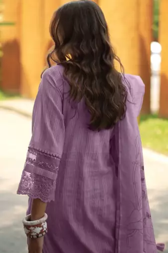 Women Floral Yoke Design Thread Work Linen Kurta with Trousers & With Dupatta