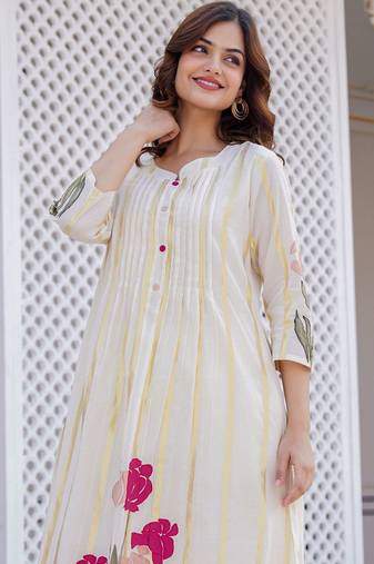 Women Floral Printed Regular  Cotton Kurta with Trousers