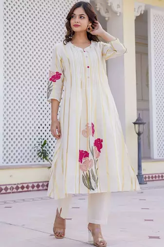 Women Floral Printed Regular Pure Cotton Kurta with Trousers