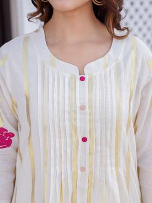 Women Floral Printed Regular Pure Cotton Kurta with Trousers 3