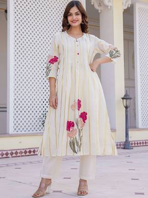 Women Floral Printed Regular Pure Cotton Kurta with Trousers 4