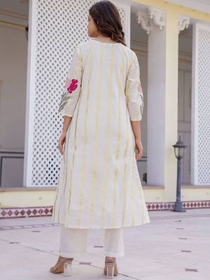 Women Floral Printed Regular Pure Cotton Kurta with Trousers 5