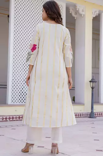 Women Floral Printed Regular Pure Cotton Kurta with Trousers
