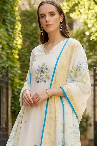 Women Floral Embroidered Regular Thread Work Pure Cotton Kurta with Trousers & With Dupatta
