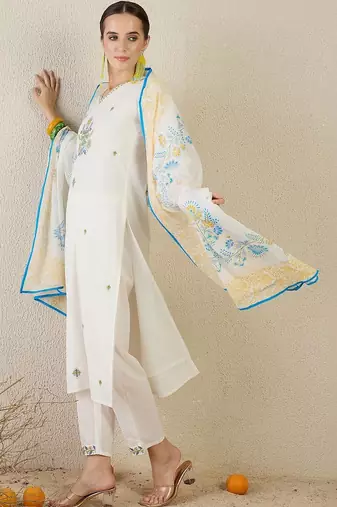 Women Floral Embroidered Regular Thread Work Pure Cotton Kurta with Trousers & With Dupatta