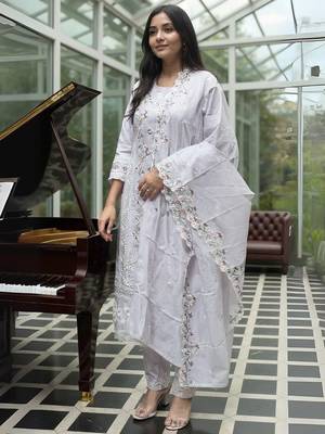 Floral Embroidered Thread Work Pure Cotton Kurta With Trousers & Dupatta 2