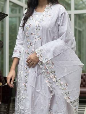 Floral Embroidered Thread Work Pure Cotton Kurta With Trousers & Dupatta 3