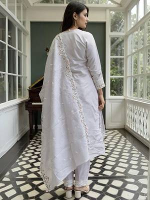 Floral Embroidered Thread Work Pure Cotton Kurta With Trousers & Dupatta 5