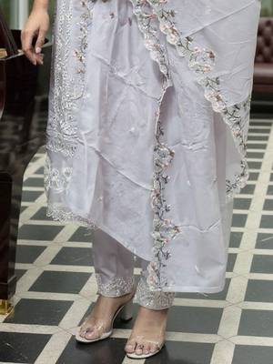 Floral Embroidered Thread Work Pure Cotton Kurta With Trousers & Dupatta 6
