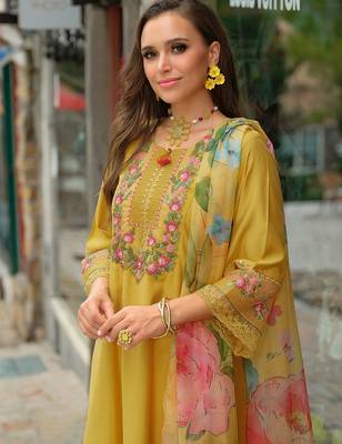 Floral Embroidered Round Neck Thread Work Kurta With Trousers & Dupatta 1