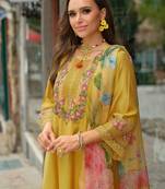 Floral Embroidered Round Neck Thread Work Kurta With Trousers & Dupatta