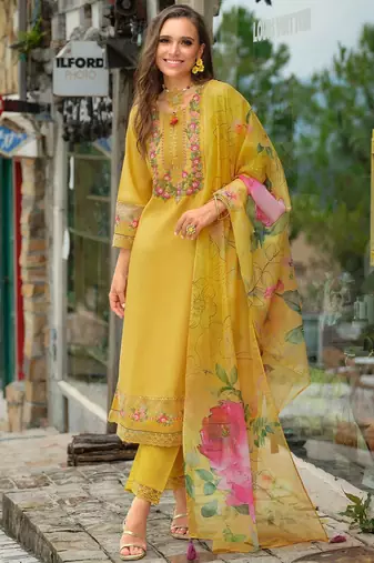 Floral Embroidered Round Neck Thread Work Kurta With Trousers & Dupatta