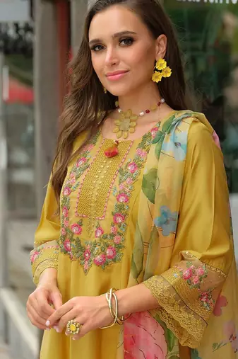 Floral Embroidered Round Neck Thread Work Kurta With Trousers & Dupatta