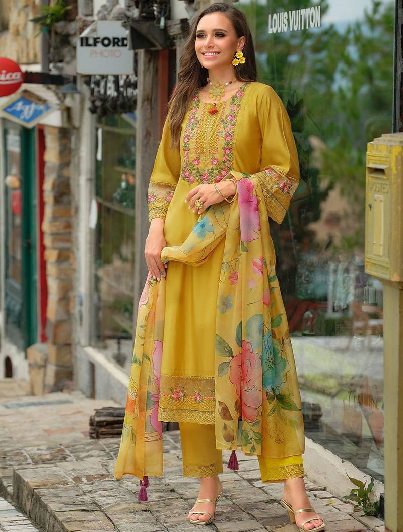 Floral Embroidered Round Neck Thread Work Kurta With Trousers & Dupatta
