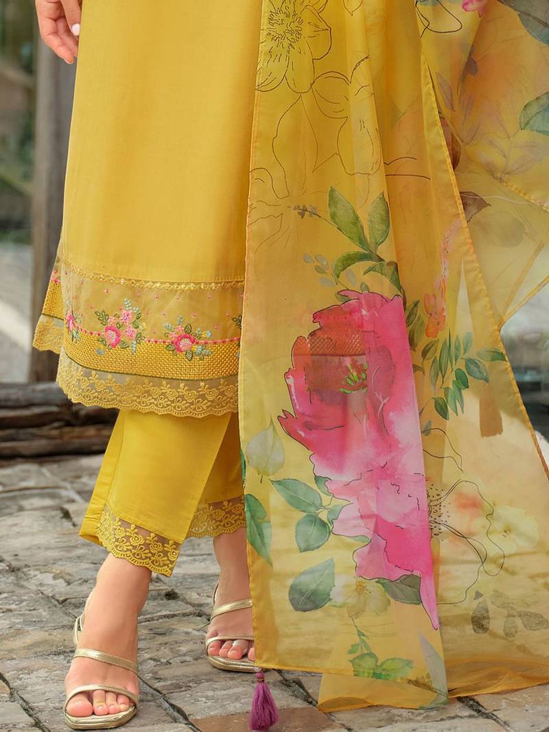 Floral Embroidered Round Neck Thread Work Kurta With Trousers & Dupatta