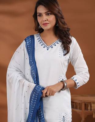Women Ethnic Motifs Embroidered Regular Thread Work Pure Cotton Kurta with Trousers & With Dupatta 2
