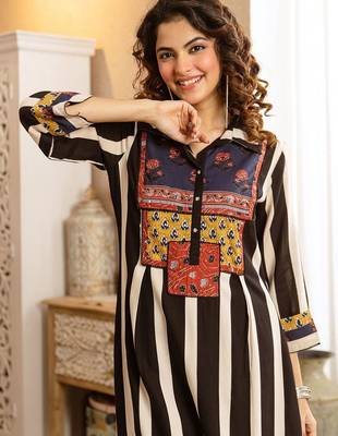 Women Striped Panelled Kurta with Trousers 2