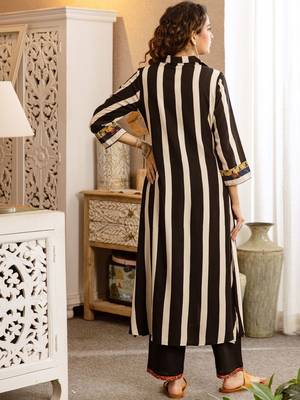 Women Striped Panelled Kurta with Trousers 4