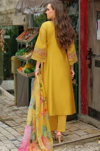 Women Floral Embroidered Regular Thread Work Kurta with Trousers & With Dupatta