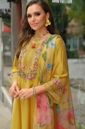 Women Floral Embroidered Regular Thread Work Kurta with Trousers & With Dupatta