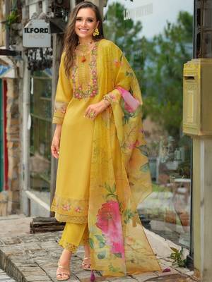 Women Floral Embroidered Regular Thread Work Kurta with Trousers & With Dupatta 5