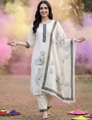 Women Floral Printed Regular Kurta with Trousers & With Dupatta 1