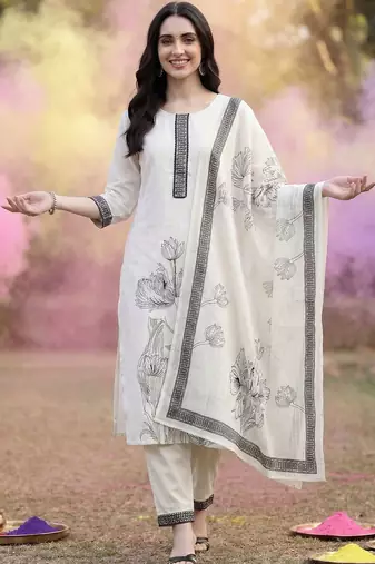 Women Floral Printed Regular Kurta with Trousers & With Dupatta