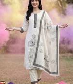 Women Floral Printed Regular Kurta with Trousers & With Dupatta