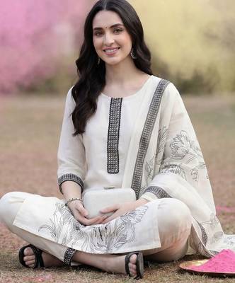 Women Floral Printed Regular Kurta with Trousers & With Dupatta 3