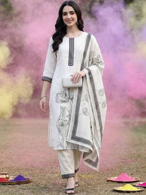 Women Floral Printed Regular Kurta with Trousers & With Dupatta 5