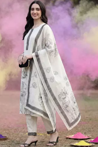 Women Floral Printed Regular Kurta with Trousers & With Dupatta