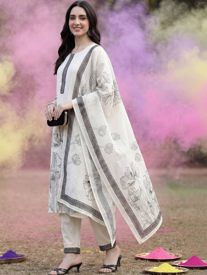 Women Floral Printed Regular Kurta with Trousers & With Dupatta