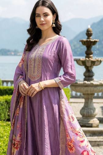 Women Floral Embroidered Panelled Thread Work Kurta with Trousers & With Dupatta