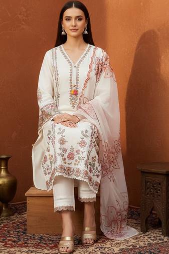 Women Floral Embroidered Regular Thread Work Kurta with Trousers & With Dupatta