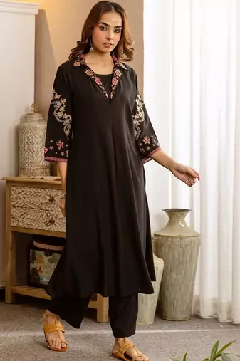 Women Floral Embroidered Regular Thread Work Kurta with Trousers