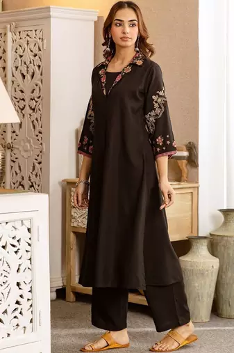 Women Floral Embroidered Regular Thread Work Kurta with Trousers